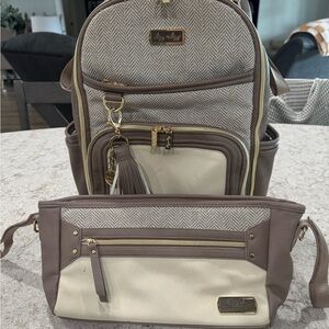 Itzy Ritzy Boss Plus Diaper Bag Vanilla Latte